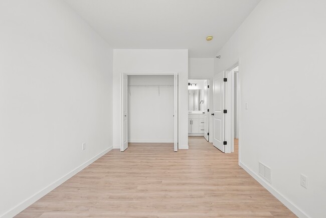 2 BR/ 2 1/2 BA - Woodline Townhomes