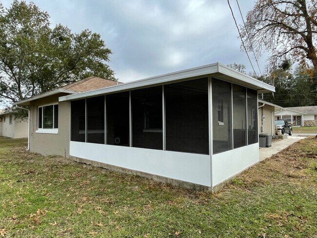 Building Photo - 1003 W Buttonbush Dr