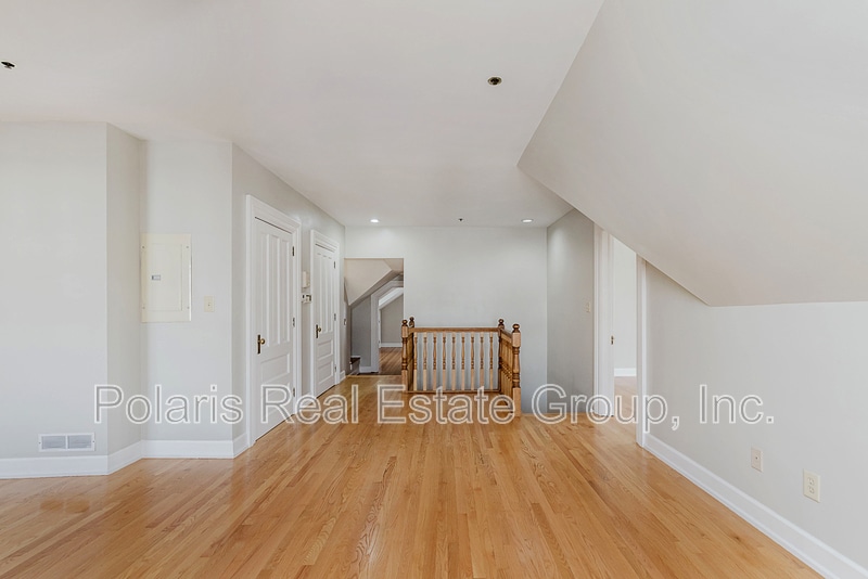 Building Photo - 101 E 14th St