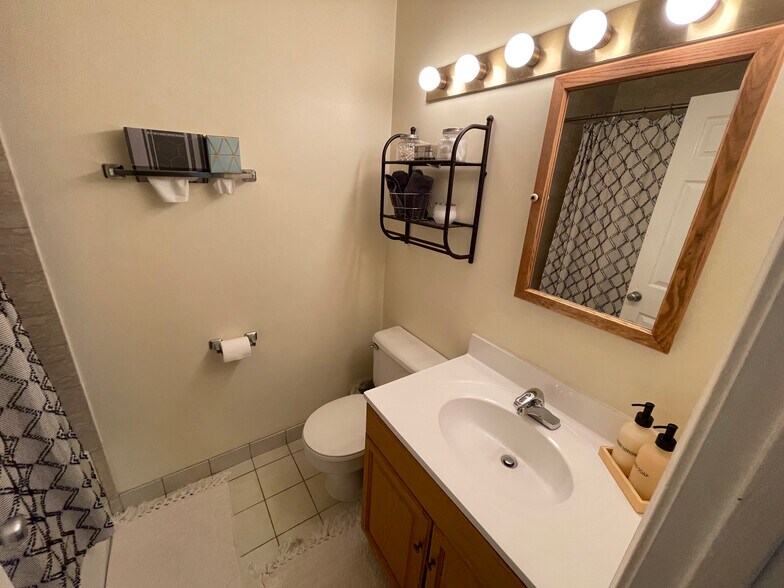 Building Photo - 147 Kelton St