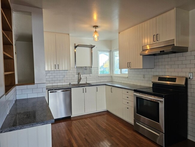 Building Photo - Beautifully updated 3-bedroom, 2-bath single-story home in one of El Sobrante’s most desirable ne...