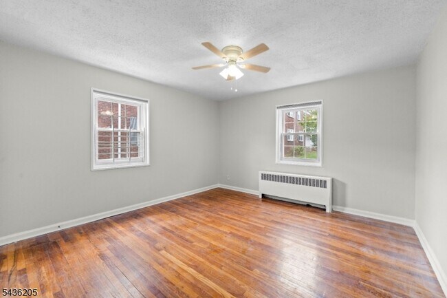 Building Photo - 4B Colfax Manor