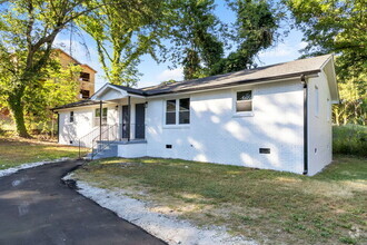 Building Photo - Newly Renovated 2 Bed/1 Bath Duplex 3 Mi t...