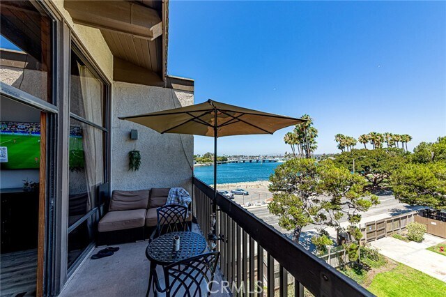 Building Photo - 6315 Marina Pacifica Dr S