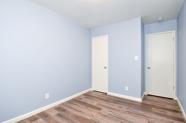 Building Photo - 2351-55