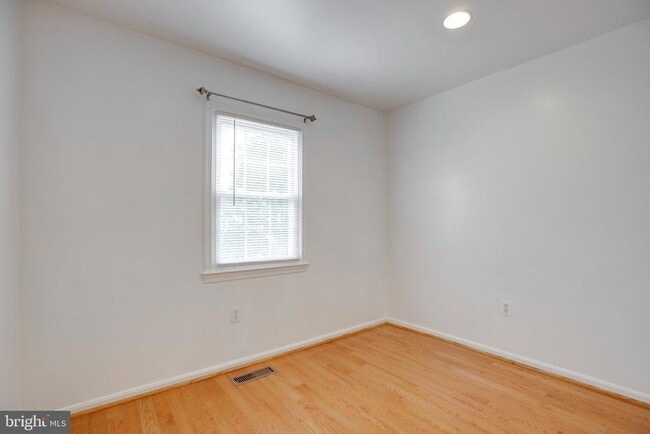 Building Photo - 9414 Packard Way