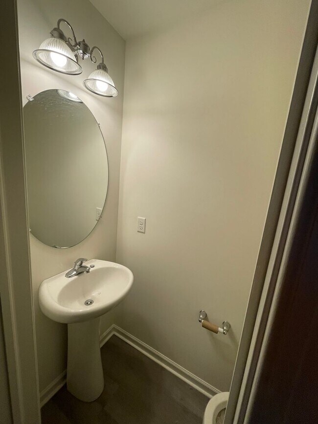 Building Photo - Updated 3 Bed 3 Bath Townhouse in Marietta!