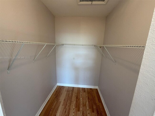 Building Photo - 1543 SE 25th St