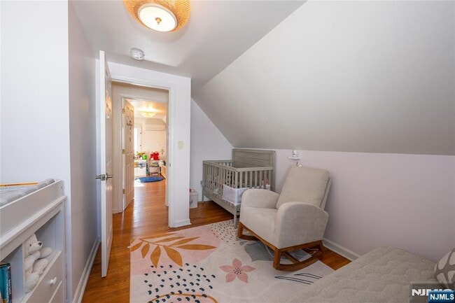 Building Photo - 16-15 Well Dr