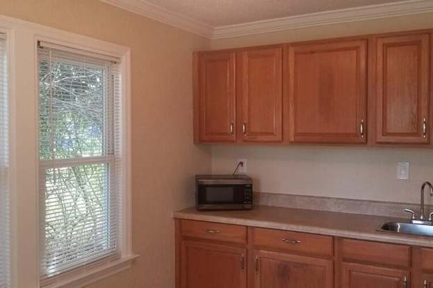 Building Photo - 415 Greenbriar Dr
