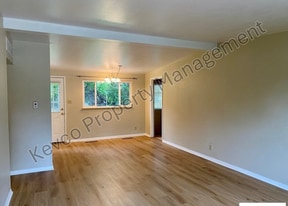 Building Photo - 711 W Prospect Rd