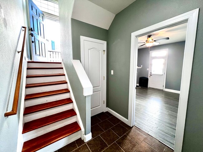 Building Photo - Gorgeous 3 Story Townhome in the the Desir...