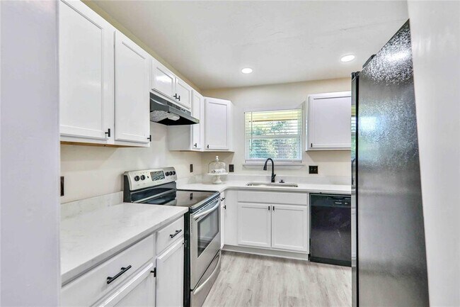 Building Photo - 512 N Morgan Dr