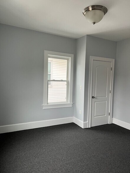 Building Photo - 653 Broadway St