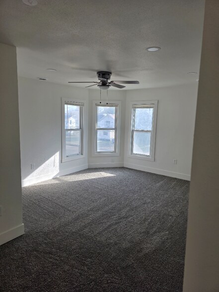 Building Photo - 336 Warren Ave