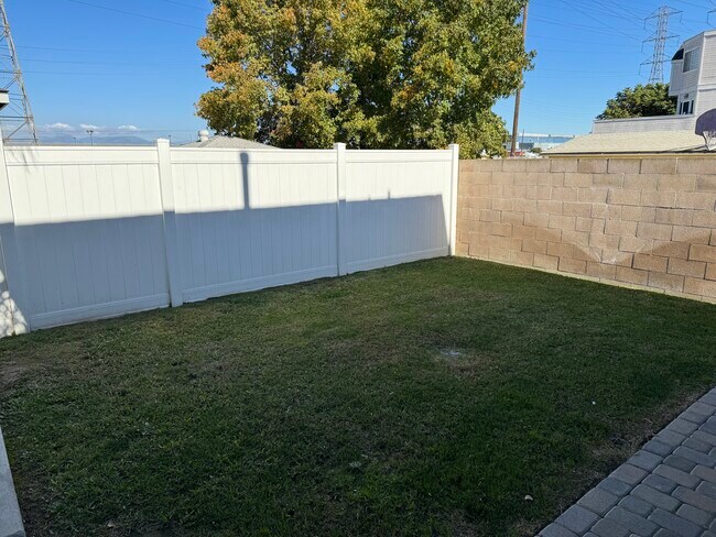 Building Photo - 1711 E 68th St