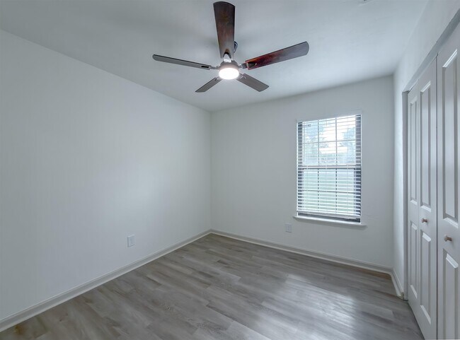 Building Photo - 2059 Little River Ln