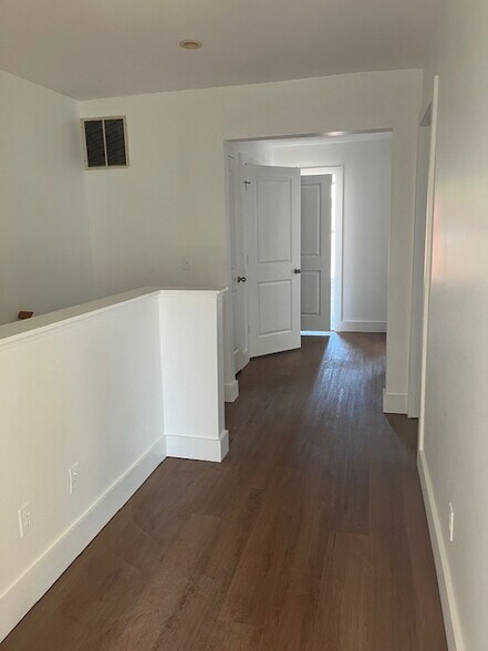 Building Photo - 38 E Parmenter St