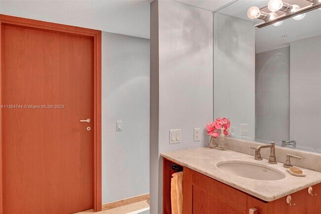 Building Photo - 9499 Collins Ave