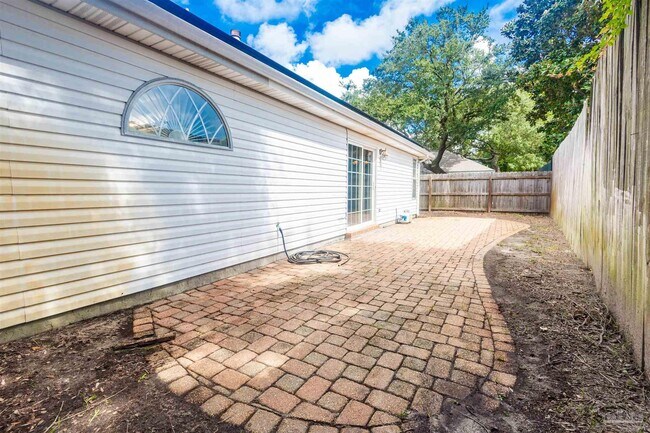 Building Photo - 873 Brande Ct