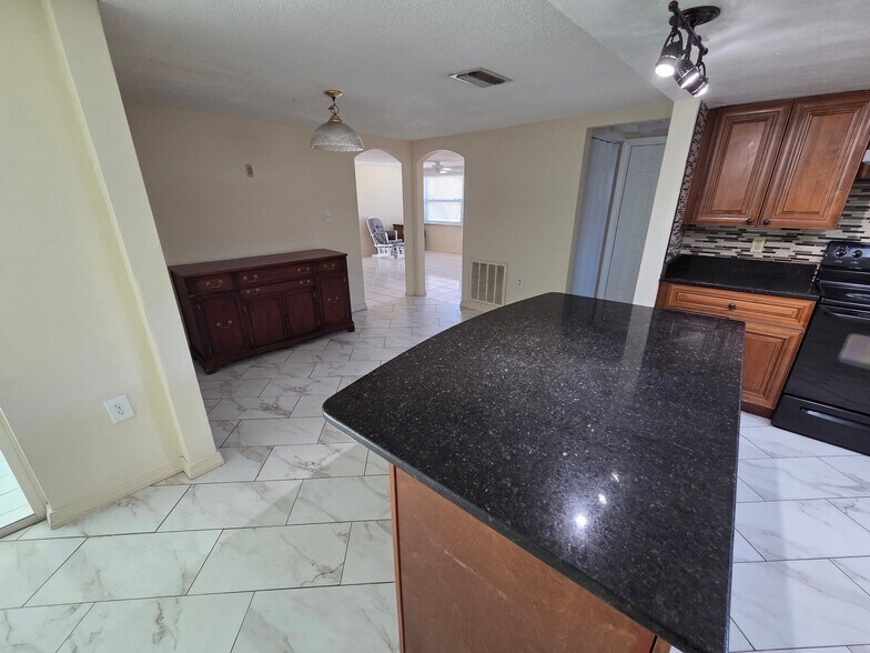 Building Photo - 9105 Hermitage Ln
