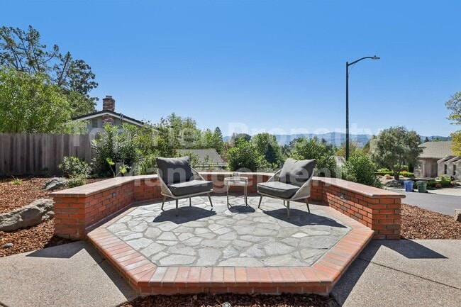 Building Photo - Luxury Renovated Livorna Estates Home | SRVUSD Schools | Mt. Diablo Views- 5 bd/3.5 Ba Single-Fam...
