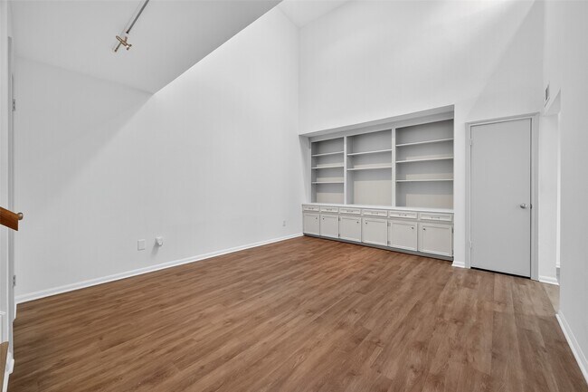 Building Photo - 4404 Basswood Ln