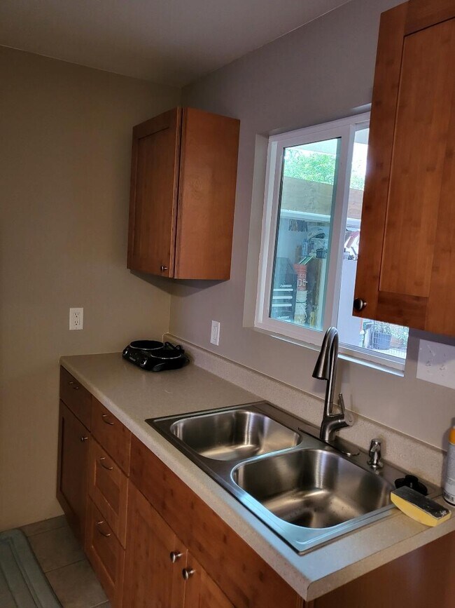 Building Photo - 217 Kellog St