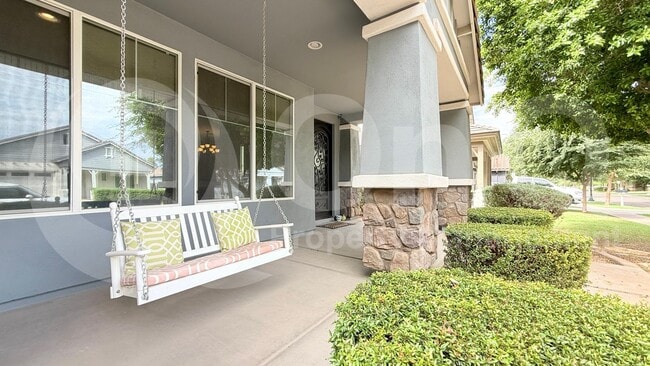 Building Photo - 3945 E Mesquite St