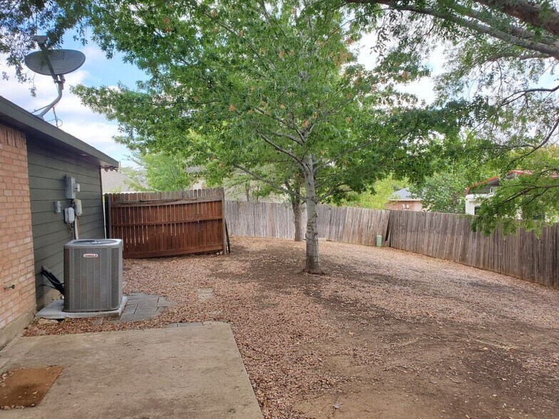 Building Photo - 1036 Scenic Dr