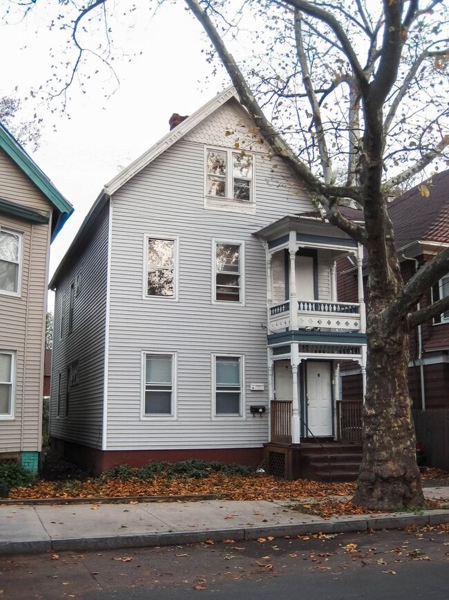 Building Photo - 9-11 May Street