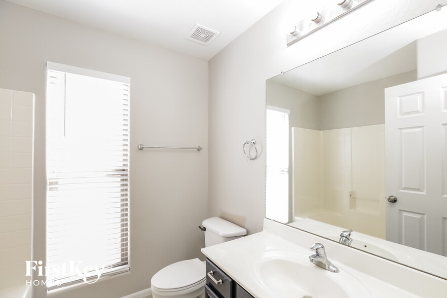 Building Photo - 7017 N 77th Dr