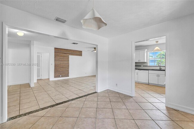 Building Photo - 228 SW 3rd Terrace