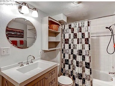 Building Photo - 1872 Del Rosa Ct