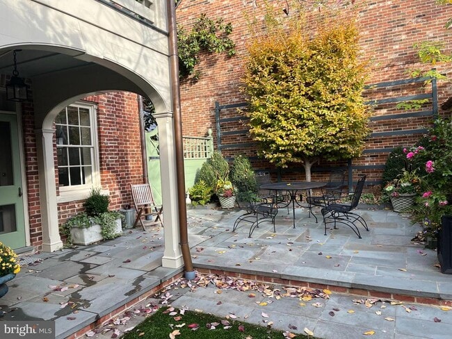 Building Photo - 413 Prince St