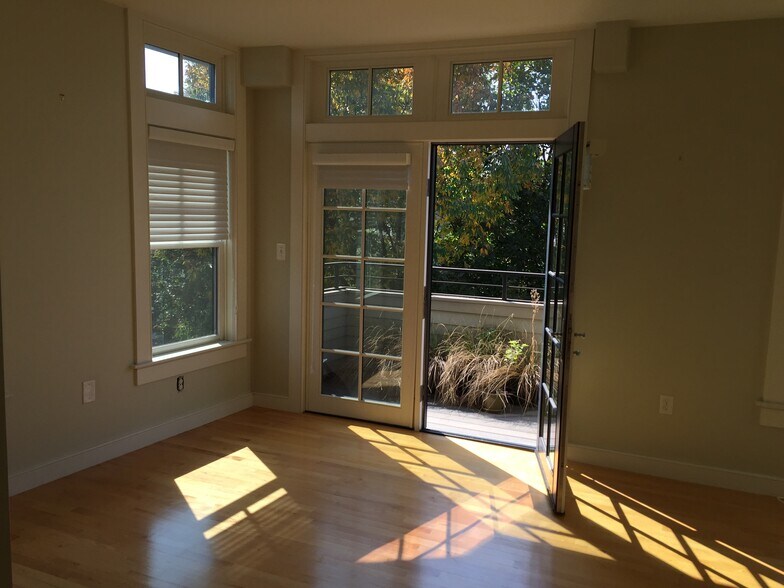 Building Photo - 75 Hamilton St