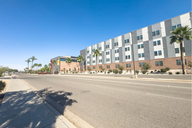 Building Photo - 3Bed/2Bath House at Cactus/ 39thAve! Ready for Immediate Move-In! -- NO HOA! FULLY REMODELED!