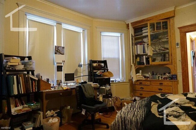 Building Photo - Spacious Brookline Apt near BU; perfect for students!  Granite Countertops, 2 Decks