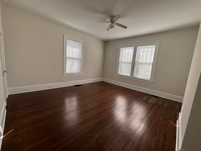 Building Photo - 2 Bedroom, 1.5 Baths Charming Bungalow located near Plaza Midwood