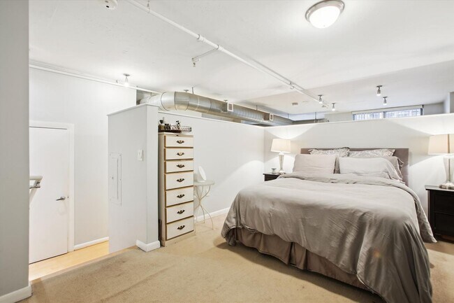 Building Photo - Incredible 1BR/1BA Condo INCLUDES Garage Parking in Vibrant Mount Vernon Triangle!