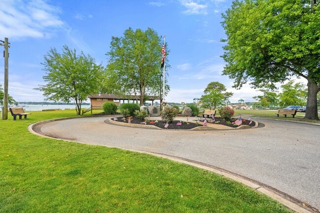 Building Photo - 35 Lipman Pl