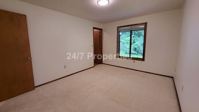 Building Photo - Beautiful 4 BD | 2.5 BA w/ Large Deck and ...