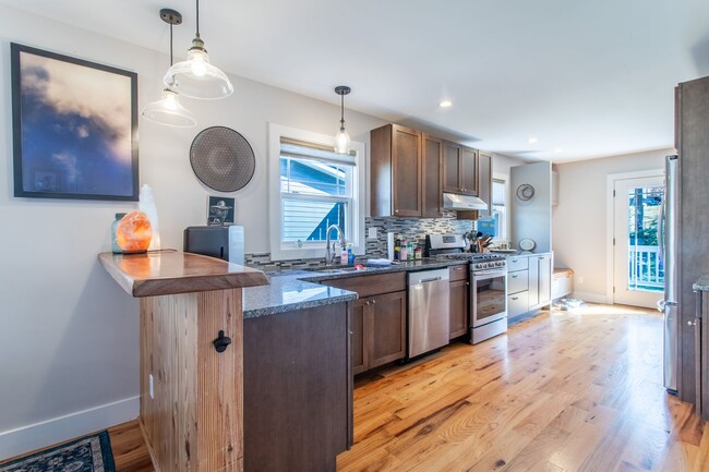 Building Photo - Fully Furnished