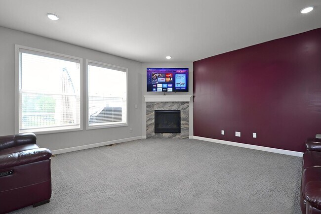 Building Photo - 5729 Meridian Way NE