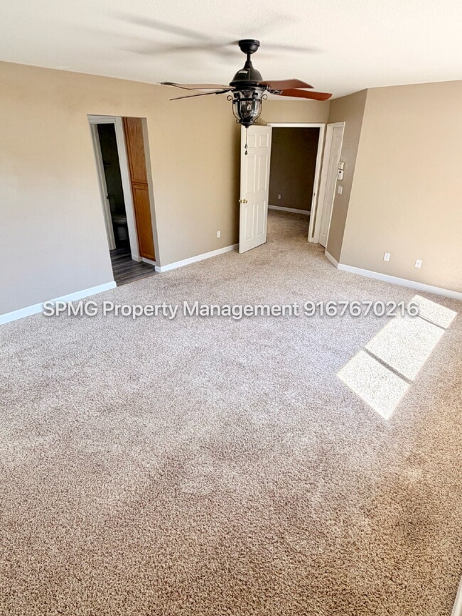 Building Photo - Beautiful 4 Bed / 3 Bath Home in Prime Roseville Location – Across from Park!