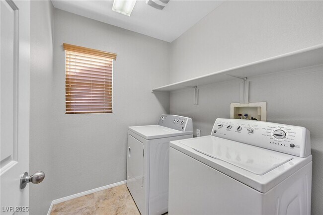 Building Photo - 6160 Sugartree Ave