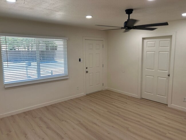 Building Photo - Move in Special!!  $500 off your first month for a lease signed by August 15, 2026 !!!Single leve...