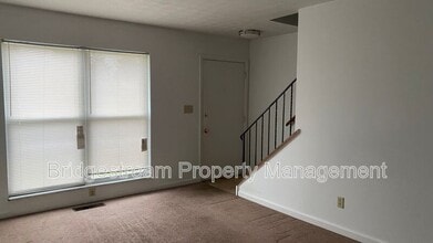 Building Photo - 961 Taylorsview Dr