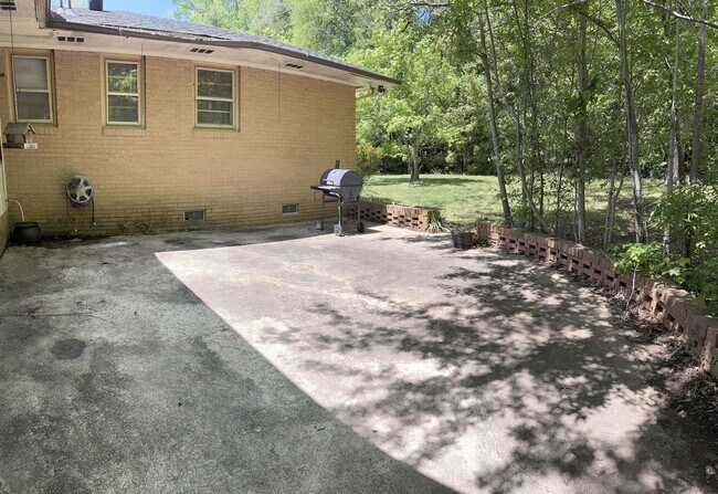 Building Photo - The Willows