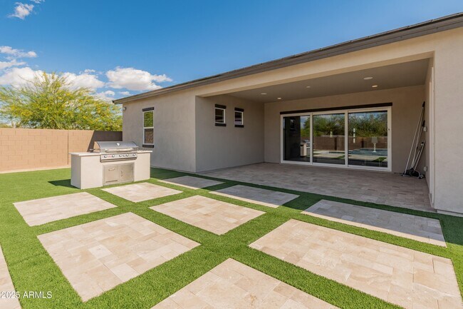 Building Photo - 4236 E Whisper Rock Trl